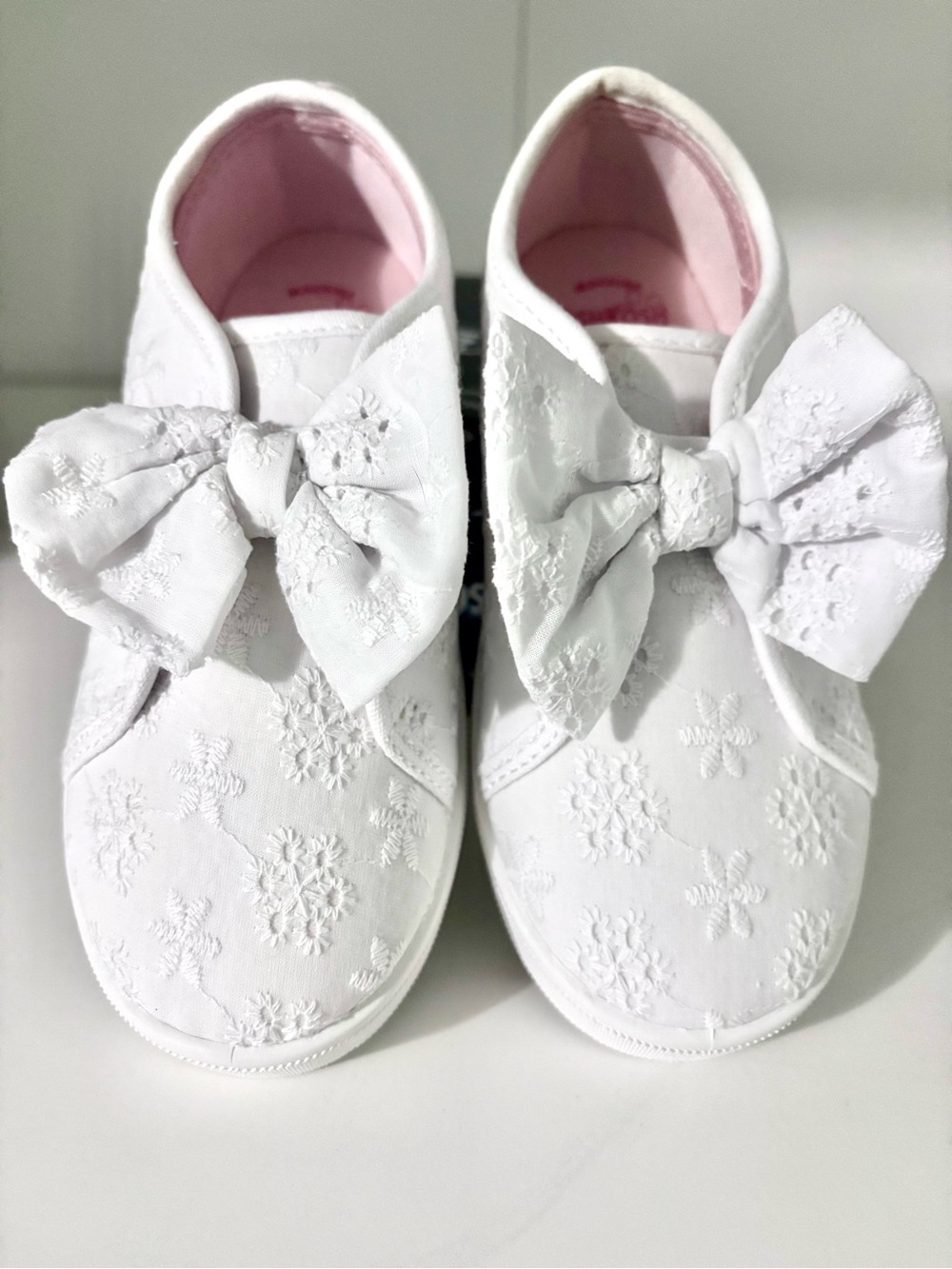 OshKosh B'gosh White Floral Bow Slip-Ons